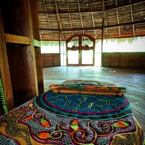 Niwe Isa (The Flying Bird)